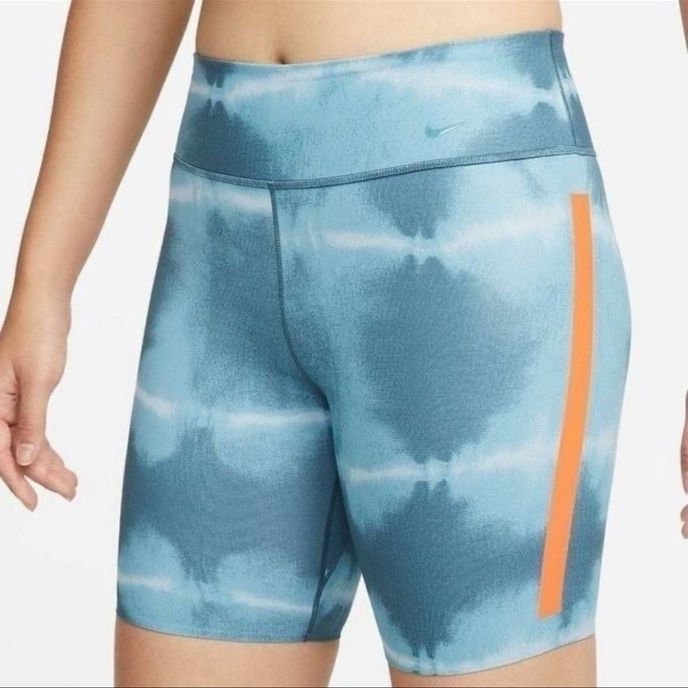 NWT Nike Mid Rise Bike Short size Large